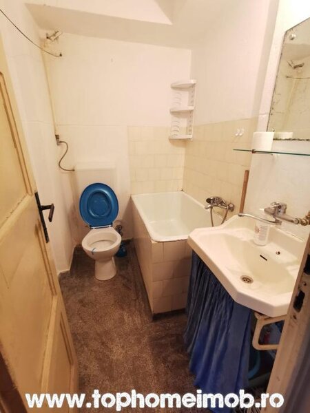 Pta Romana, Magheru, KFC.